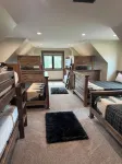 New Luxurious waterfront cabin on Henry's Lake. 26 minutes to West Yellowstone