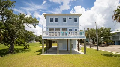 Blue Pelican Beachfront  Vacation Rental Home Hotels near Biloxi Lighthouse
