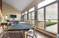 Lovely 2 Bedroom condo with marina view and pool Hotels in Pasadena