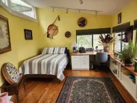 A Spacious Treetops Reunion/ Retreat/Event Venue! Sleeps 10-12. Seasonal Pool!