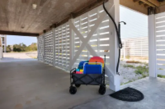 *Beach Cottage* ~4 min walk to beach! Peak-a-Boo Gulf Views!