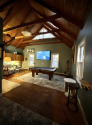 PRIVATE LARGE UPDATED HOME , MINUTES AWAY FROM WINERIES AND BEACHES 이스트 팰머스 호텔