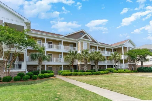 Luxurious Barefoot Landing Condo- Minutes from beach and golf
