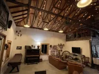 Julian Farmhouse/Fenced 2 acres with spa, right outside Julian. Pet Friendly!