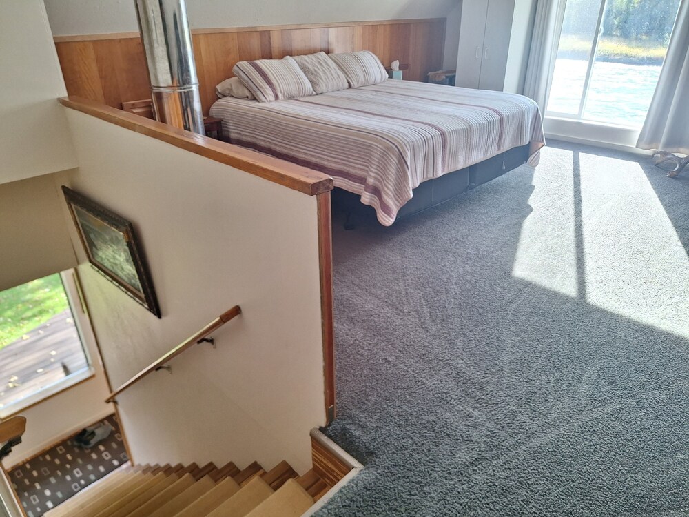 Walt's Point cabin on the gorgeous Kenai River in Soldotna..Alaska's Playground! Hotels in Soldotna