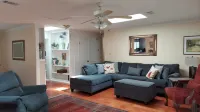 Beach & Downtown 5 Blocks, Courtyard with Grill, Full House Generator, 4 Bikes