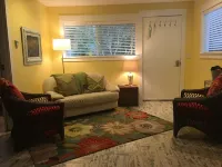 The Beach Suite on Lemolo! Clean & Private ... Getaway & Relax.