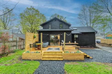 Modern HOT TUB 2mi to NEW PALTZ