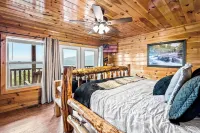 Vet-Owned, Pet Friendly Pool Cabin with New Hot Tub & Amazing Views!