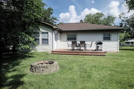 3-bedroom house one mile from downtown Grove City+Dogs welcome+Quiet+Pool table