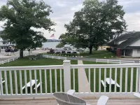 Beautiful 1 bedroom Condo on Portage Lake Resort.Onekama. Beach, pool, hot tub.