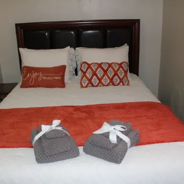 Experience Belleville in a 2 Br Cozy Home with a Stl Cardinals Theme.