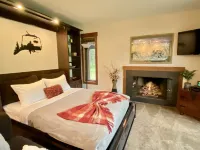Slopeside, SKI-IN, Near Snowflake Lift, Walk to Town!