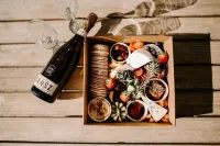 THE BILLOWS - BINALONG BAY.  Hamptons style escape overlooking the Bay of Fires.