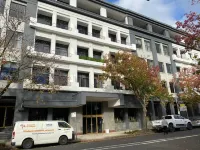 Chic apartment near Sydney Harbour Hotels in Woolloomooloo