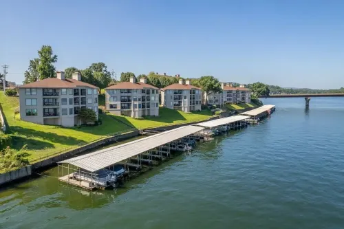 Spectacular 180º Lake View Condo on Lake Hamilton!