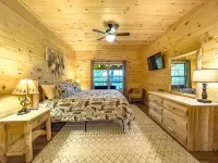 Moondance Cabin at Red River Gorge - Hot Tub