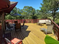 Rock Inn Retreat: E Faye Jones Style: Quartz Wall Bathroom: Open Floor Plan.