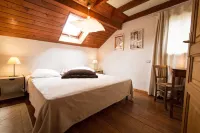 Chalet for 10 people in Puy St Vincent 150m from the slopes private parking 퓌생빈센트 호텔