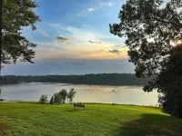 Central Location /3 Miles to Beech Bend & Wku /Garage / Firepit /King Bed /Games