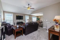 It's a Gem ! Comfy Hideaway for R & R ~ King Bed !