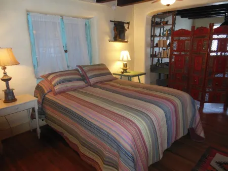 Wonderful, Downtown Treasure Отели в г. Таос