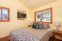 Comfortable Mountain Home Near Downtown Glenwood & 15 mi. to Skiing!