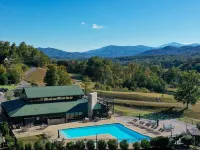 Sensational Sunrise Views overlooking golf course w/ incredible mountain views! Hotels in Townsend