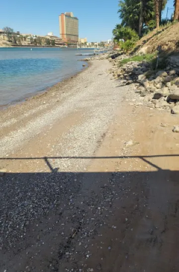 Riverfront Oasis! Sleeps 9 Отели в г. Буллхед Сити