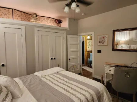 Ethyl's Place - a Charming Place to Stay.