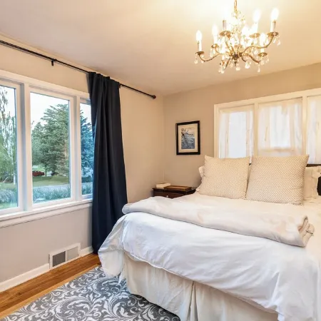 Spacious Home with Stunning Mountain and Golf Course View’s!