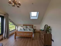 Unique 3 bed cabin with hot tub on Welsh border. Hotels in Presteigne