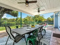 Jupiter Palm Oasis! Lakefront Pool Home w/ Game Room, BBQ, Beach Chairs, Coffee! 朱庇特住宿飯店