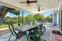 Jupiter Palm Oasis! Lakefront Pool Home w/ Game Room, BBQ, Beach Chairs, Coffee!