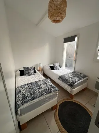 2 Bedroom Private Vacation Home in Margotteau, la Flotte