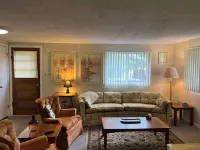 Charming 1-bedroom 1/2 house in soothing St Helen Hideaway with WiFi