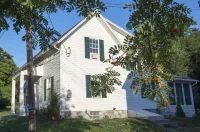 Luxurious Village Town House in the Heart of Aurora New York