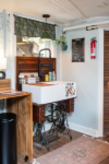 Queen City Hideaway - walk downtown, newly reno, classic, and cozy with views!