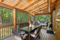 Beautiful Log cabin nestled in the mountains of Lake Lure