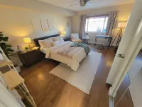 San Diego's 4-bed Oasis with Hot Tub,  Gym, Outdoor Theater & Huge Yard.