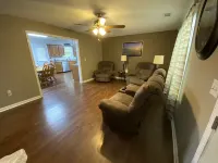 Beautiful wooded home. Close to Sardis Lake, Batesville, Oxford, and Southaven Hotels in Panola County