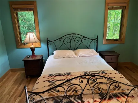 Serene Lakefront Cabin with Dock/Kayaks/Canoe & Fire Pit!!