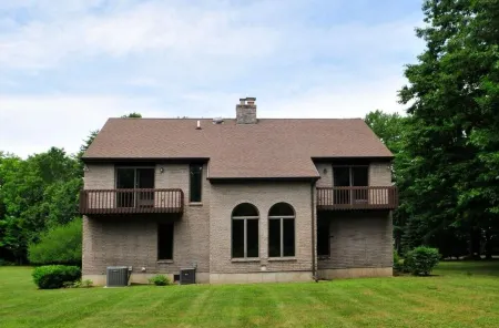 Custom home 5 min from track