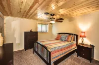 Lake Front, Pet, Game Room, Dock, Swim-Fish-Boat, Fire Pit, New Boat Rental
