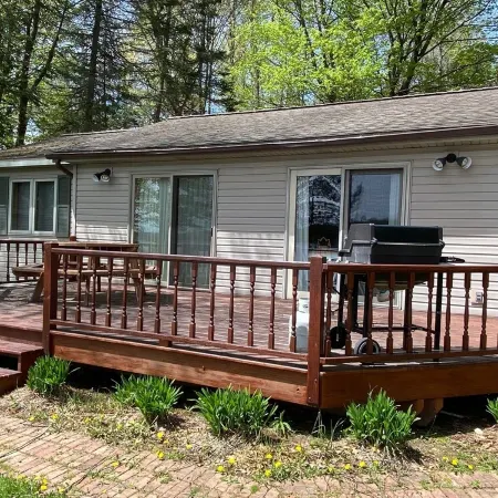Quiet "UP NORTH" Cabin with All the Amenities. 200 a Night.