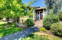 Beautiful Eagle Crest Condo, HOT TUB, 2 Bed/2 Bath