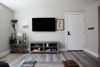 Modern Mid-Town Coeur d'Alene Apartment