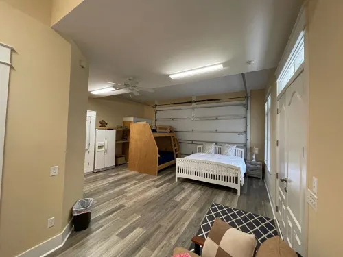 Hyco lakefront rental that's very close to VIR!  Quiet cove to come and relax. Hotel a Cunningham