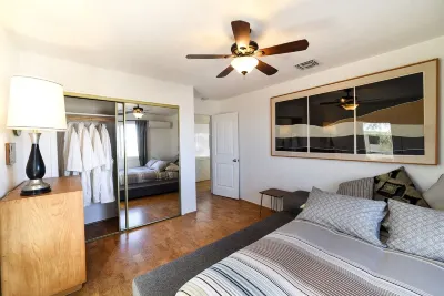 Joshua Tree Hot Springs House Hotels near Sky’s The Limit Observatory and Nature Center