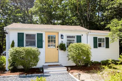 Blue Anchor Cottage - private hot tub getaway!